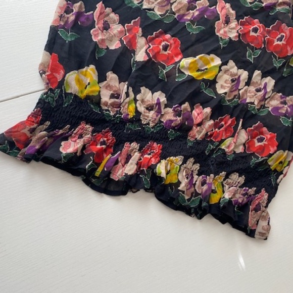 Ted Baker Silk Ruffled Blouse Black Floral Cap Sleeve Stretchy Boho Size 2 - Picture 7 of 13